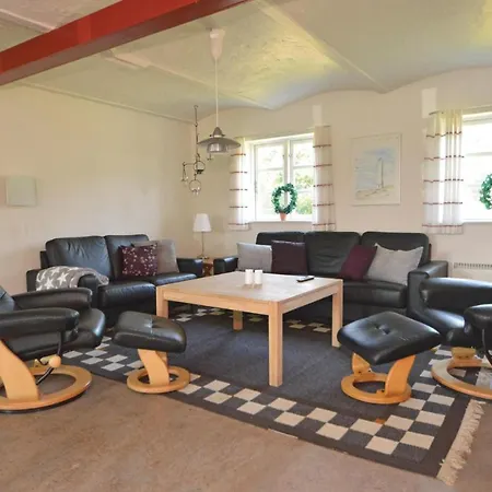 16 Bedroom Cozy In Blavand 度假居